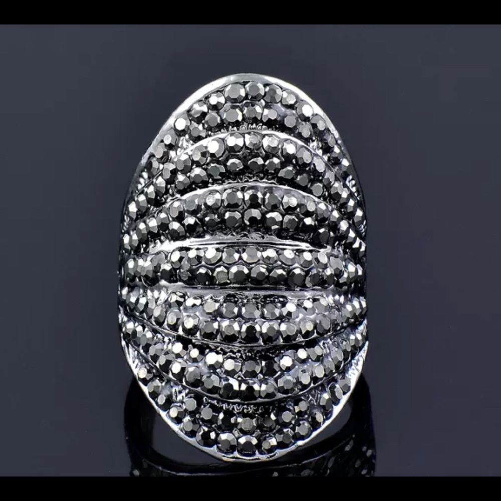 Beautiful Black and White Big Wide Ring Women Party Jewelry